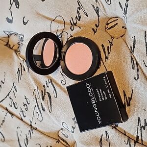 Pressed mineral blush